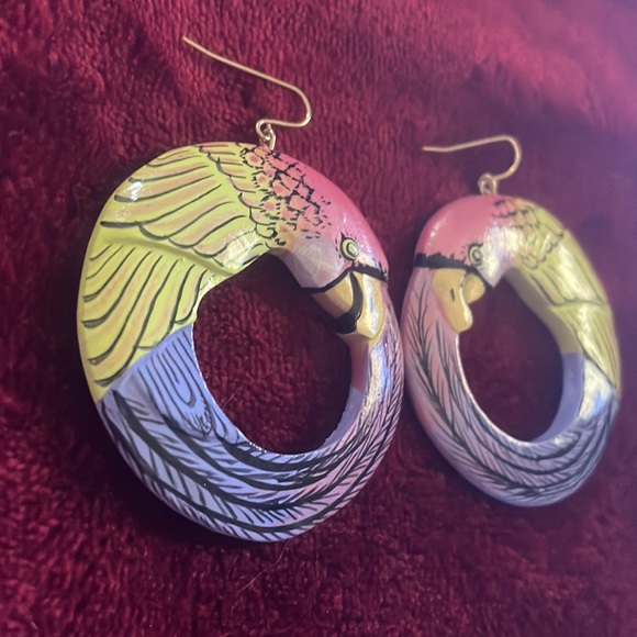 Wooden painted parrot hoop earring vibrant vintage - Picture 2 of 3